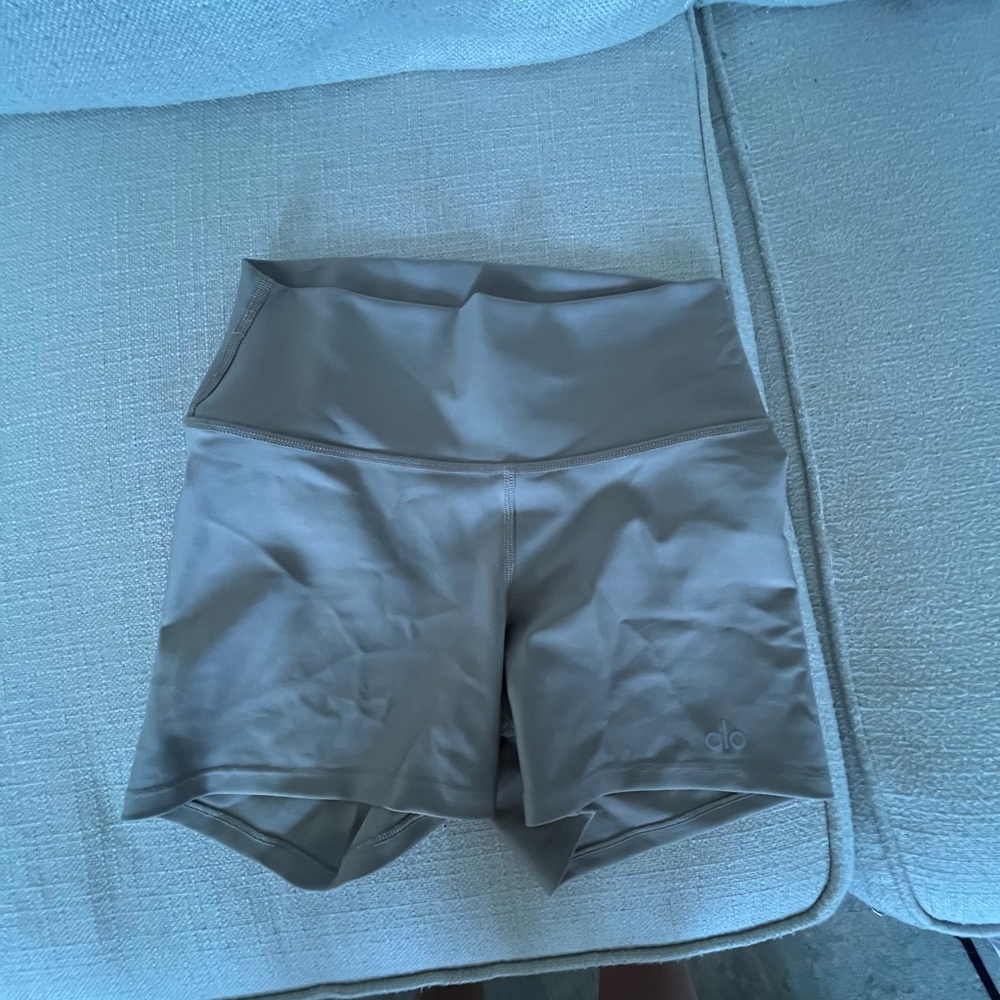 ALO Yoga High-Waist beige Athletic Shorts